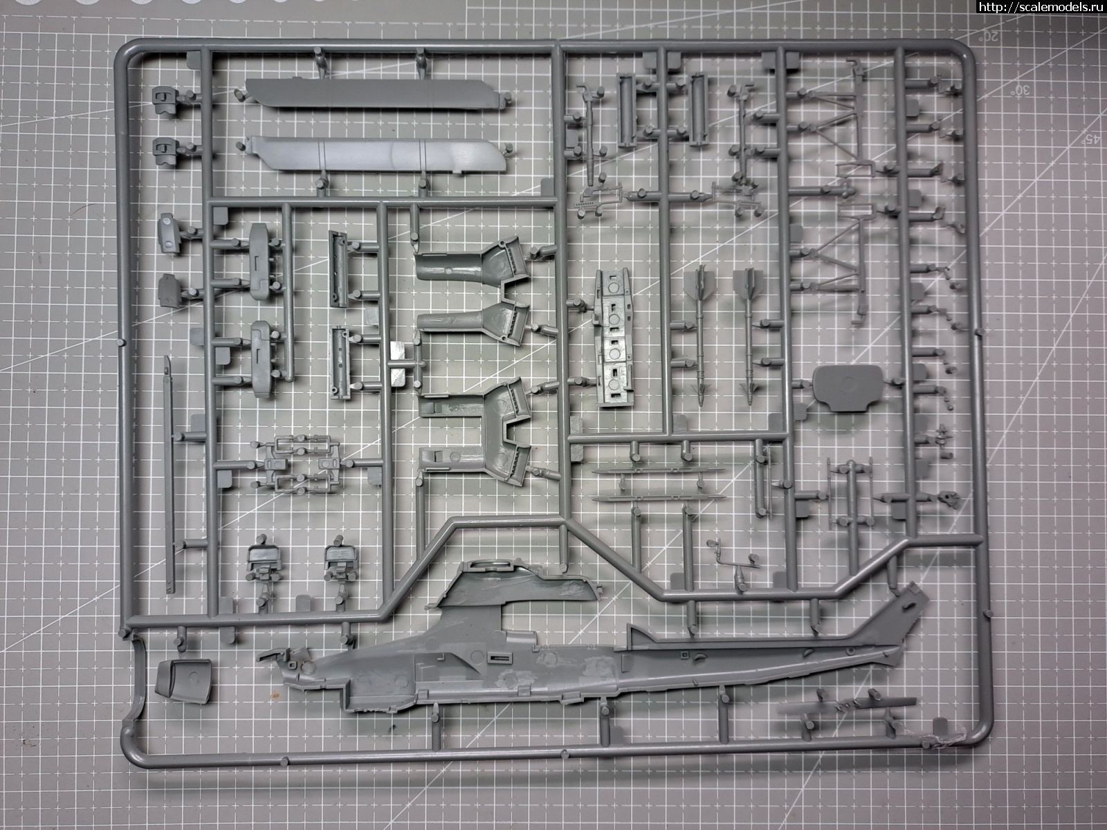 1727540257_20240928_195108.jpg : DreamModels AH-1W "Super Cobra"  1/72  