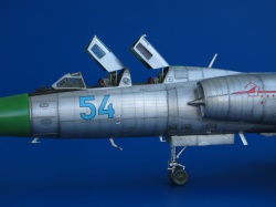 Trumpeter 1/72 -128