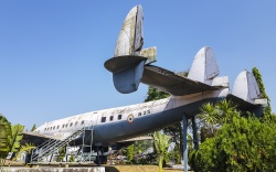 Lockheed L-1049 Super Constellation -   