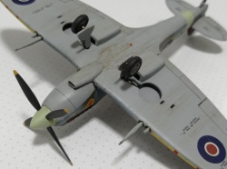 Novo/Frog 1/72  Spitfire