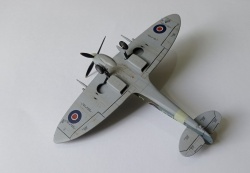 Novo/Frog 1/72  Spitfire