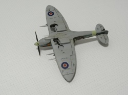 Novo/Frog 1/72  Spitfire