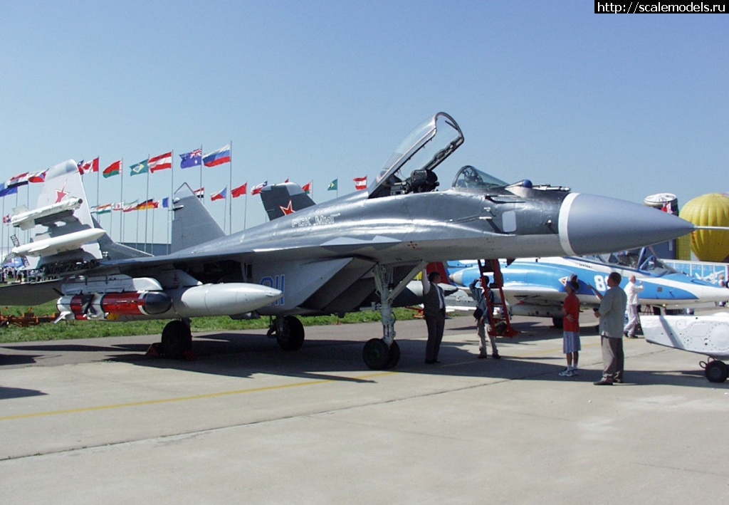 1734253570_MiG-29K-na-stoyanke-aviasalona--1.jpg : #1859064/    -1150  1/32.  