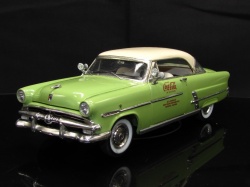 AMT 1/24 Ford Crestline Victoria 1953