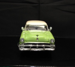 AMT 1/24 Ford Crestline Victoria 1953