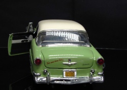 AMT 1/24 Ford Crestline Victoria 1953