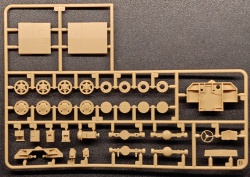  Rye Field 1/48 Russian naval 10-ton tractor & tow bar