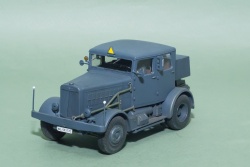 Tamiya 1/48 Hanomag SS-100 Gigant (Schweren Schleppen)