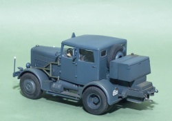 Tamiya 1/48 Hanomag SS-100 Gigant (Schweren Schleppen)