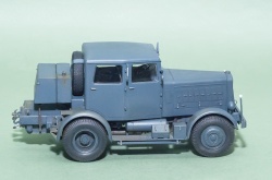 Tamiya 1/48 Hanomag SS-100 Gigant (Schweren Schleppen)