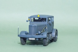 Tamiya 1/48 Hanomag SS-100 Gigant (Schweren Schleppen)