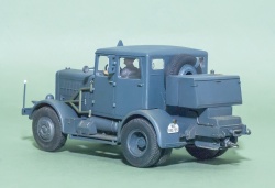 Tamiya 1/48 Hanomag SS-100 Gigant (Schweren Schleppen)