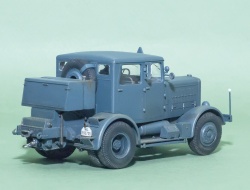 Tamiya 1/48 Hanomag SS-100 Gigant (Schweren Schleppen)