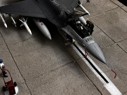 TAMIYA 1/48   F-16 Fighting Falcon