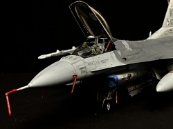 TAMIYA 1/48   F-16 Fighting Falcon