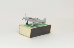 Dog Fighter Models 1/144 -200 1