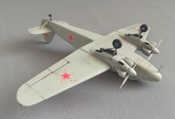 Amodel 1/72 -8