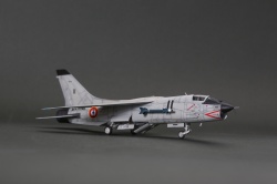 Academy 1/72 F-8E Crusader -  