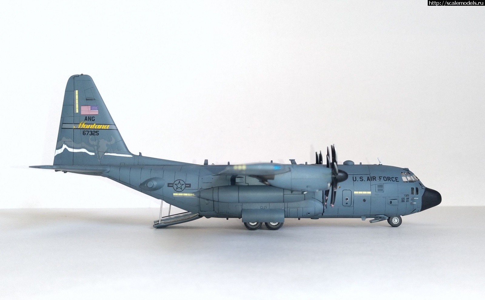 1746531453_6-130.jpg : #1878285/ C-130H Hercules G.W.H 1/144  