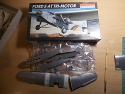 Monogram 1/72 Ford 4-AT Tri-Motor -    