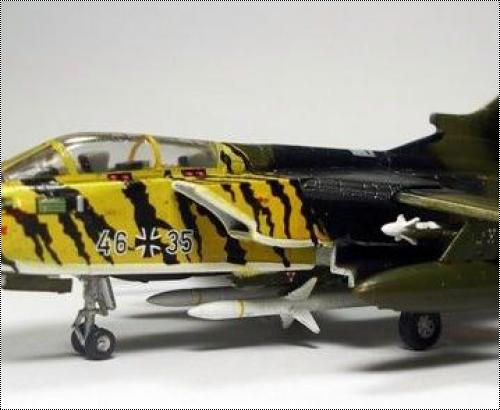 Revell 1/144 Panavia Tornado ECR - Tiger Meet