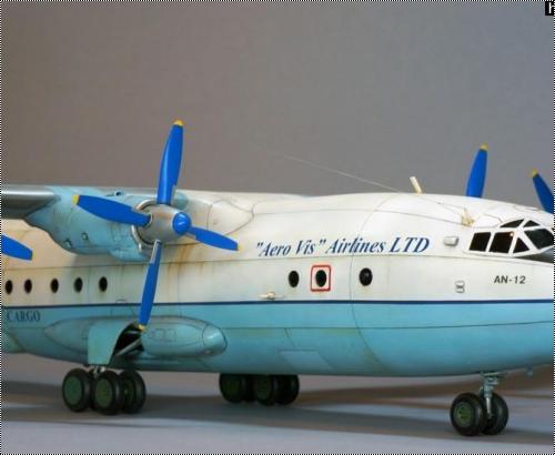 Готовая модель самолета Российской авиации Антонов Ан-12 