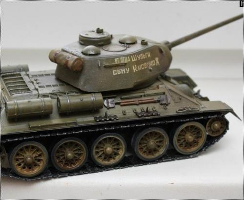 Сборные модели танка Т-34/76 и Т-34/85 в масштабе 1/35