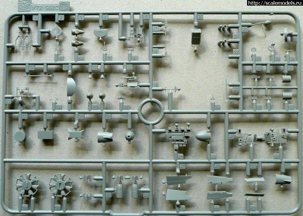 1334666581_P1030046.jpg : #674501/  Dragon: 1/72 SB2C-4 Helldiver(#3717) -   