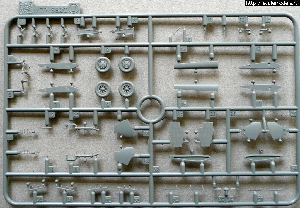 1334666607_P1030048.jpg : #674501/  Dragon: 1/72 SB2C-4 Helldiver(#3717) -   