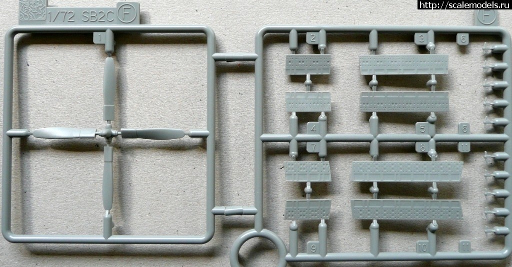 1334666630_P1030050.jpg : #674501/  Dragon: 1/72 SB2C-4 Helldiver(#3717) -   