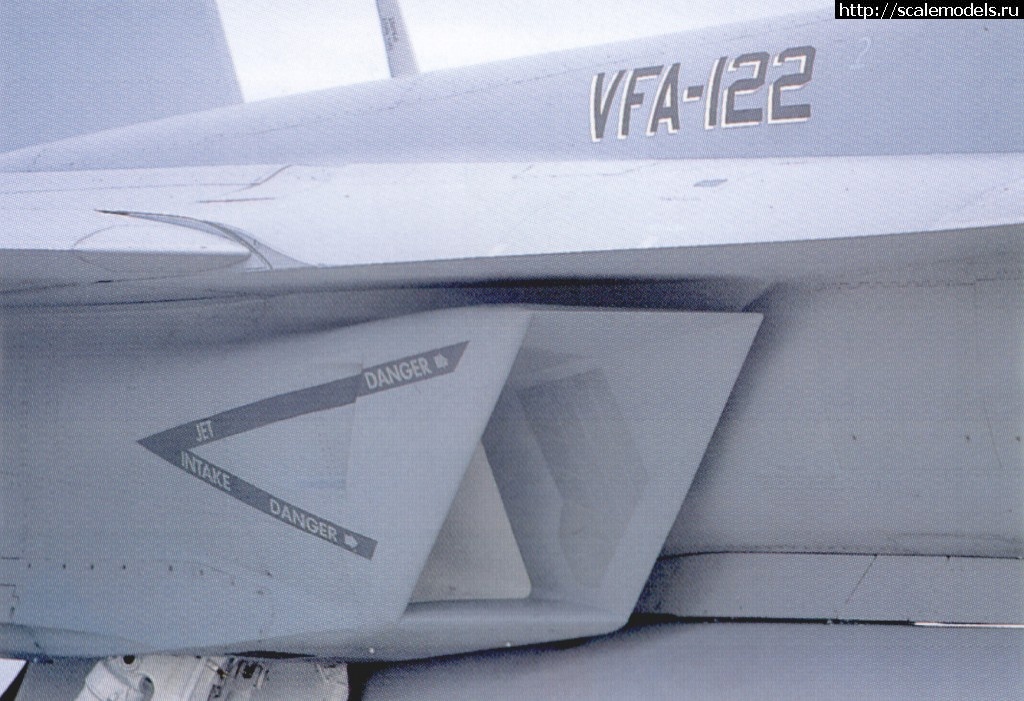 1335538735_F-18_12.jpg : #679879/   F/A-18E 1/72?  