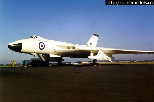 1337872365_537_woodford_6.jpg : #693900/ Avro Vulcan 1/72 Airfix  