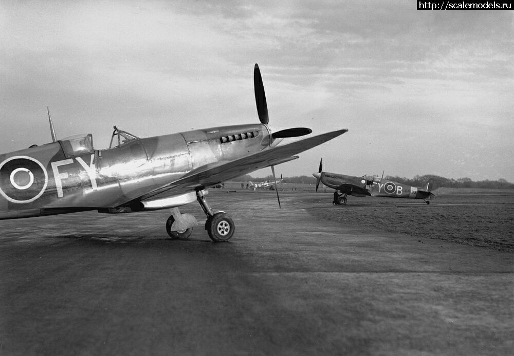 1350440979_Supermarine-Spitfire-IX_13.jpg : #758277/ Spitfire IX George Beurling 1/72  