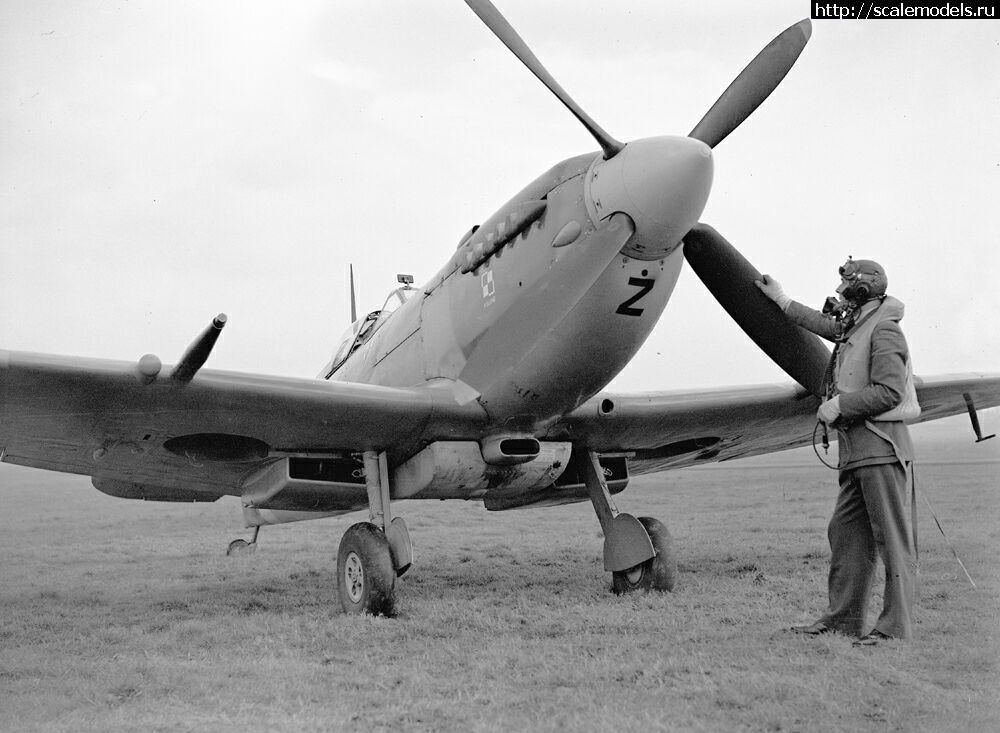 1350441008_Supermarine-Spitfire-IX_08.jpg : #758277/ Spitfire IX George Beurling 1/72  