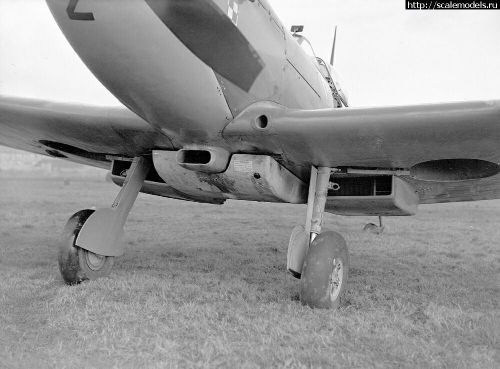1350441036_Supermarine-Spitfire-IX_04.jpg : #758277/ Spitfire IX George Beurling 1/72  
