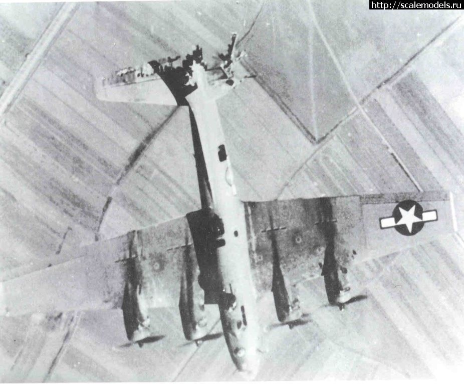 1351073837_B-17_combat-damage.jpg : #762173/ Academy 1/72 B-17F Memphis Bell -  ...(#5702) -   