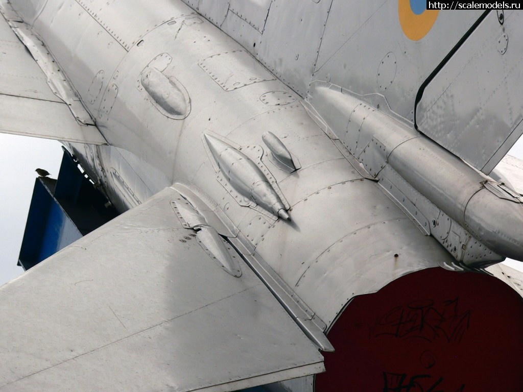 1367349881_MiG-21R-Kiev-11.jpg :   