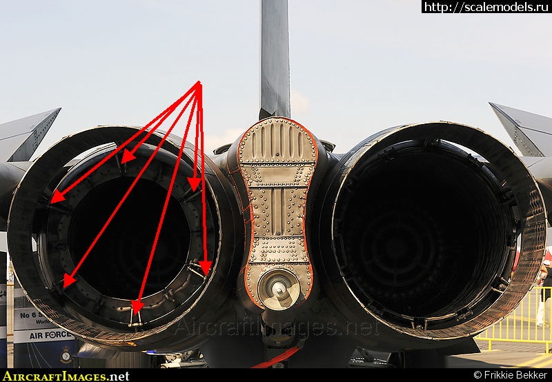 1375184388_1.jpg : EF-111 Raven - 1/48 HobbyBoss  