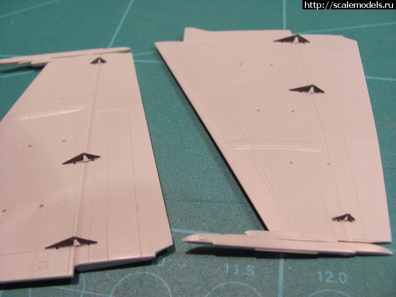 1376904929_IMG_1880.jpg : #901991/ Blue Angels F/A-18 - 1/72 Academy  