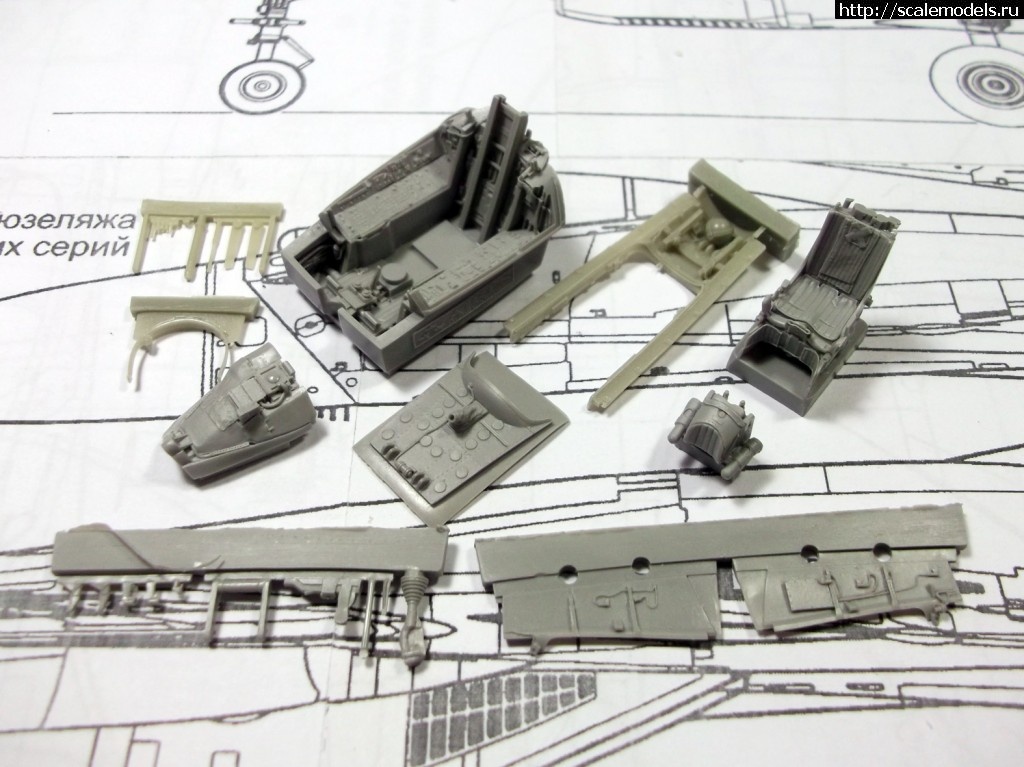 1387724891_Su-27-Aires-4262-004.jpg : -33  -27  Academy   1:48.  