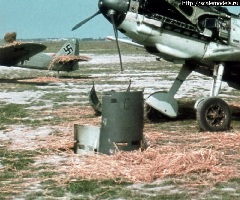 1388434202_A-technician-is-examining-the-damage-of-Messerschmitt-Bf-109-flown-by-Leutnant-Walter-Blume-JG-26.jpg : #959159/ Messerschmitt Bf 109E-4/Trop (1/32, Trumpeter) -   