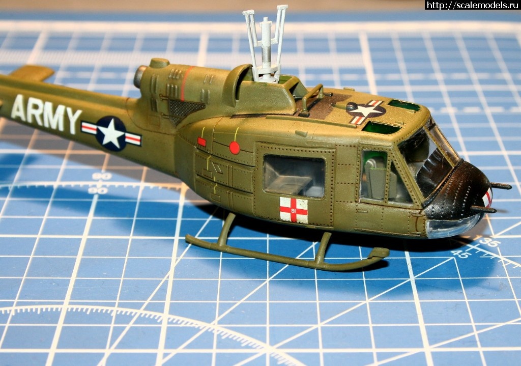 1516306425_051.JPG : #1448537/ UH-1B Huey medevac  Hobby Boss !  