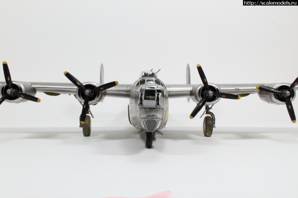 1534997704_IMG_2333.JPG : #1500383/ B-24J Hasegawa 1/72   