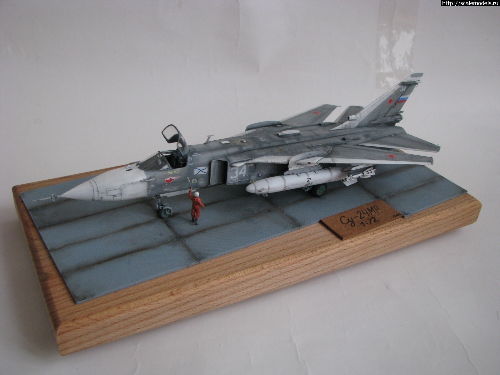 1683926482_1673526448_IMG_0711.jpg :  Group Build:  -7  1/72  