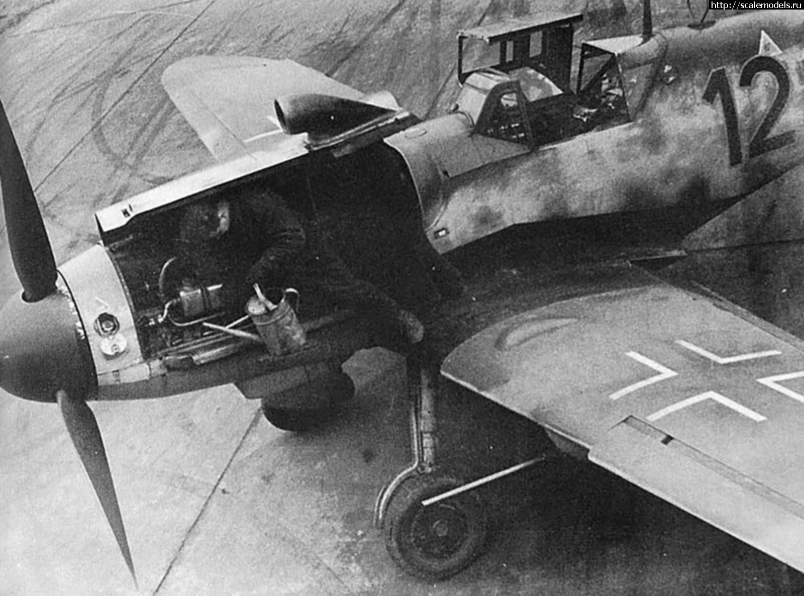1685957679_Messerschmitt-Bf-109G6R6-5-JG2-Black-12-Heinz-Hunig-WNr-27083-DPJC-Poix-France-2nd-Oct-1943-04.jpg : Bf-109 g-6 (Bartels) FineMolds 1/72.   