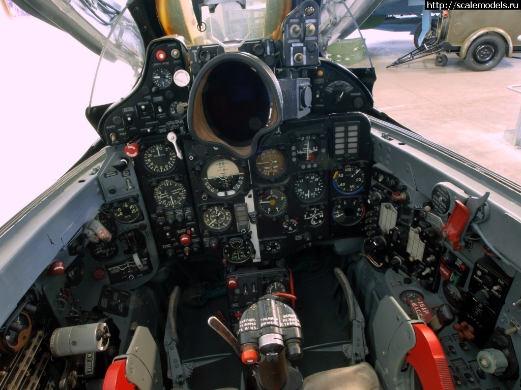 1702825119_1589260637_MiG-21_Cockpit_pic2.jpg : #1810737/ -21 Eduard 1/72 !  