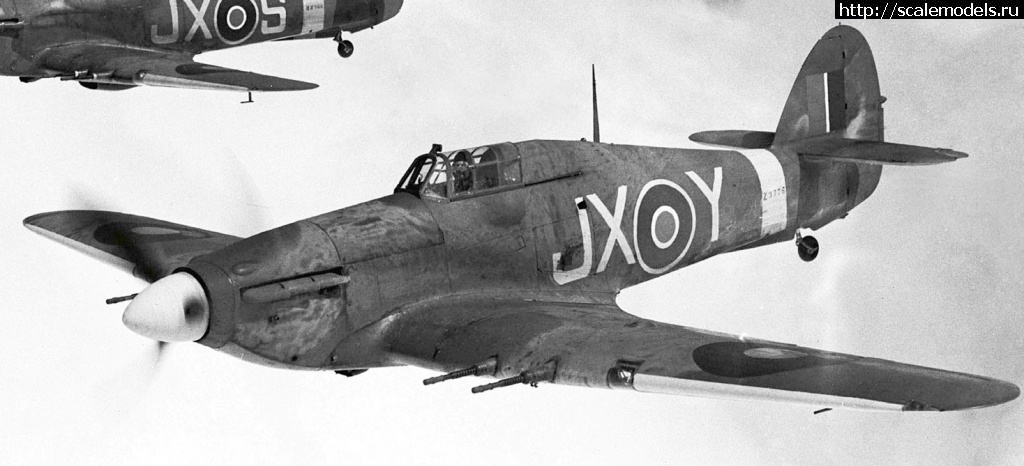 1704714075_Hawker-Hurricane-MkIIc-RAF-1-Squadron-JXY-Z3778-in-formation-Tangmere-1942-01.jpg : #1813395/ Hurricane Mk.I Trop Revell !  