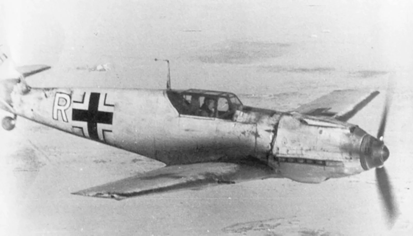 1711096973_Messerschmitt-Bf-109E7B-1-SchG1-White-R-Charkov-Area-Winter-1941-01.webp : #1824607/  1/72 -3 -  (#16743) -   