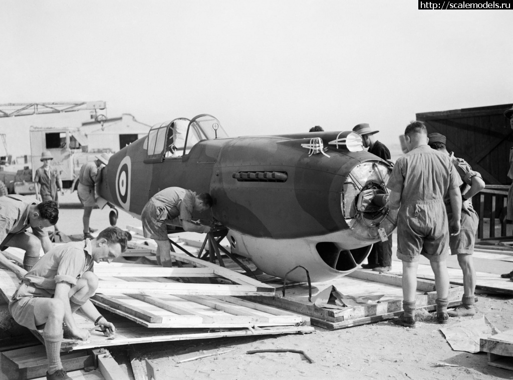 1738435933_Curtiss-Tomahawk-IIb-RAF-107MU-RAF-Fitters-uncrate-the-fuselage-section-at-Kasfareet-Egypt-IWM-CM1096.jpg : #1865773/ 3D   3D Scale Wings  