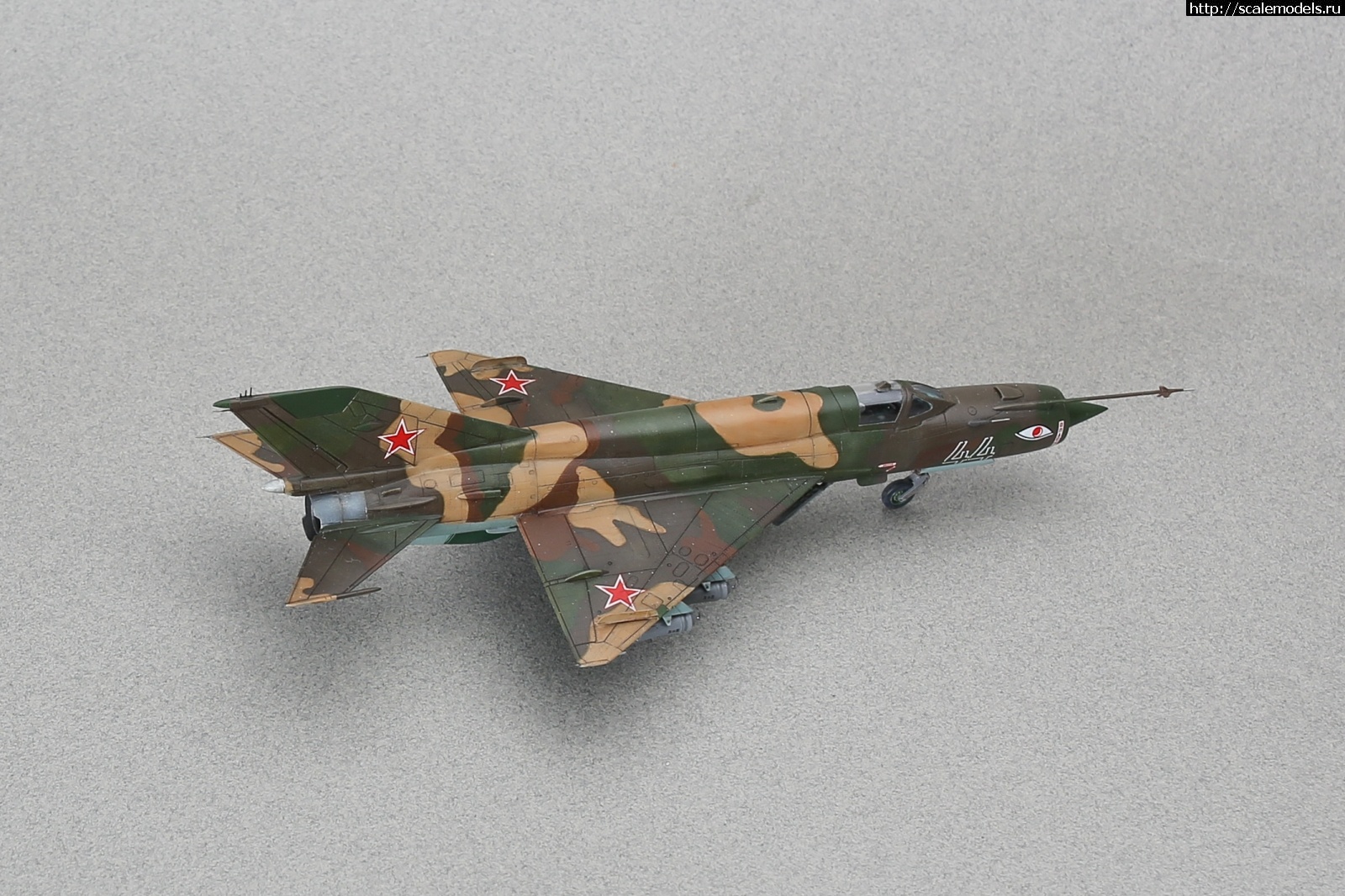 1747426747_235B9991.jpg :  Group Build:  -9 -21   72  